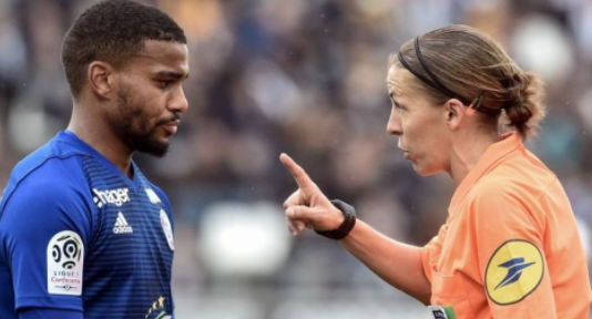 世界杯：2022年FIFA世界杯将会有六名女裁判
